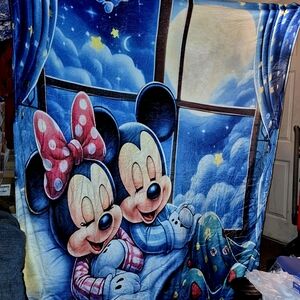 Disney Mickey and Minnie Dreamy Night Blanket